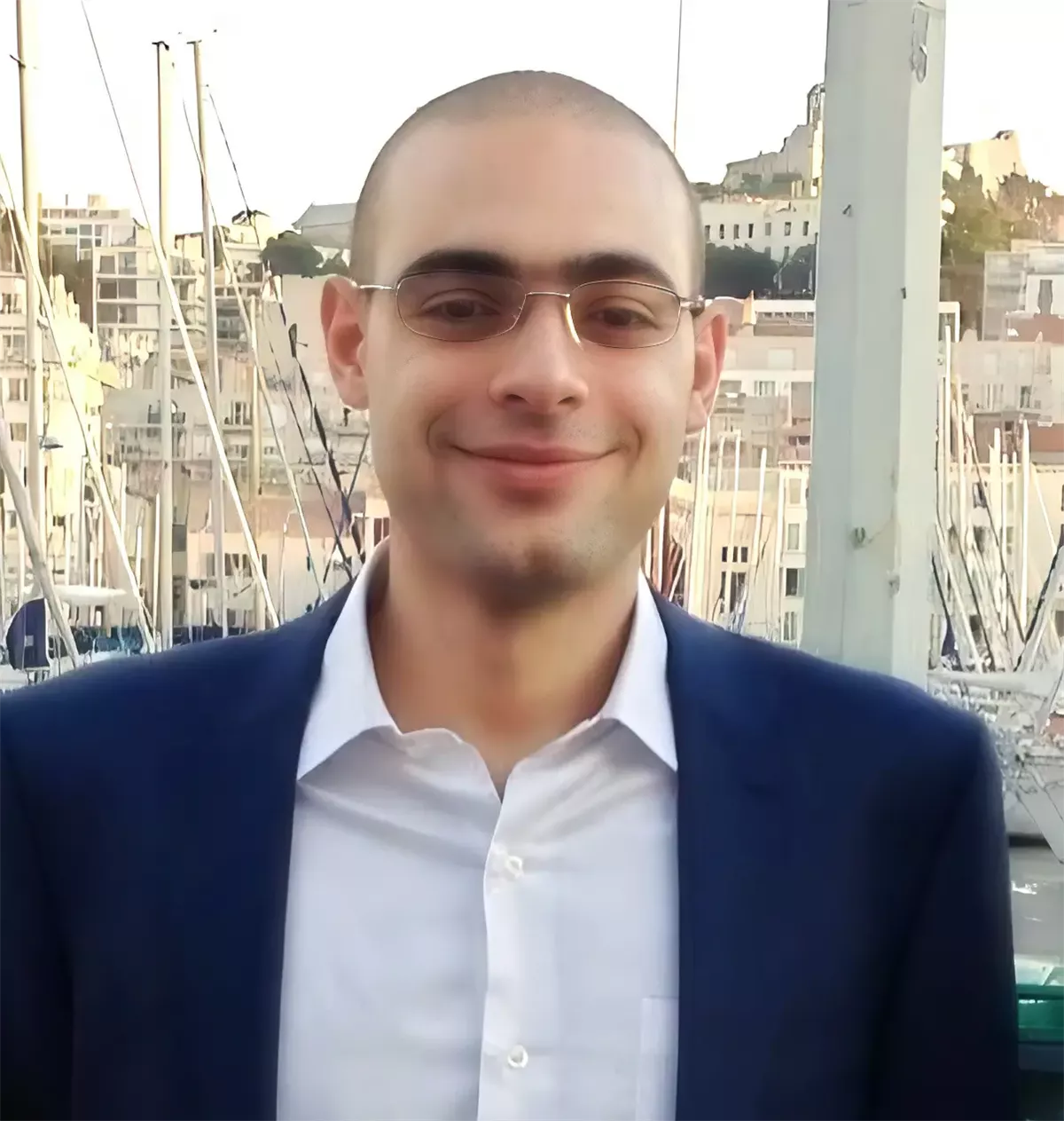 أحمد علاء فايد يطالب بإعادة إعفاء الهواتف