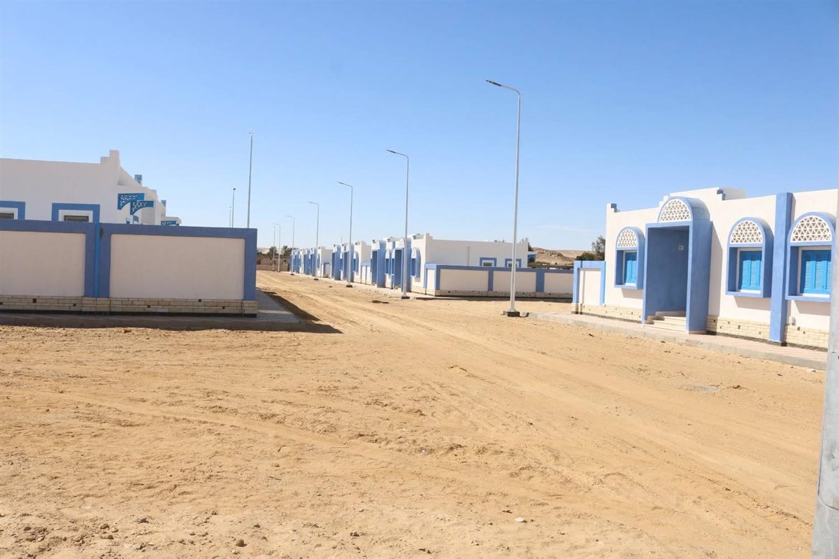 50 بيتًا ريفيًا بدويًا بقرية القصر بمركز ومدينة الواحات البحرية