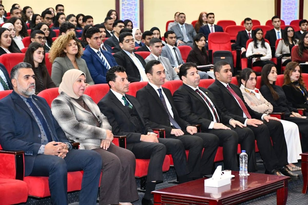 وزير الشباب والرياضة يشهد محاضرة السفير سامح شكري