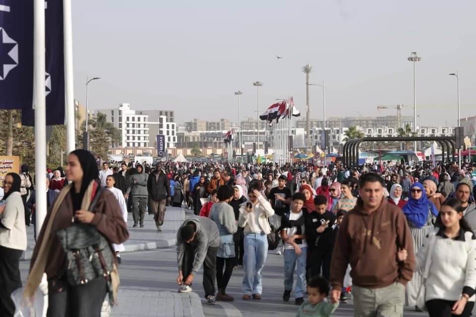 الإقبال الجماهيري الكثيف على معرض القاهرة الدولي للكتاب