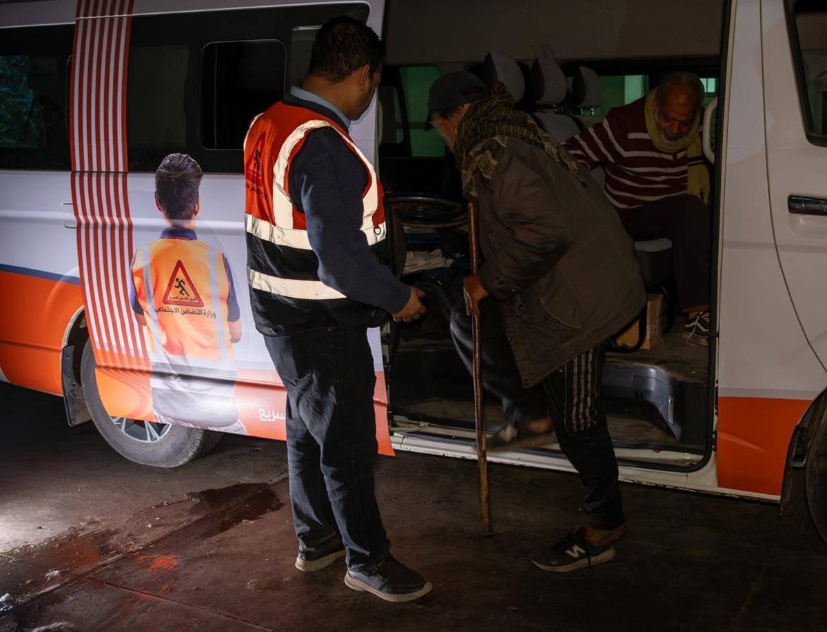 إنقاذ ثلاث حالات بلا مأوى في مصر الجديدة
