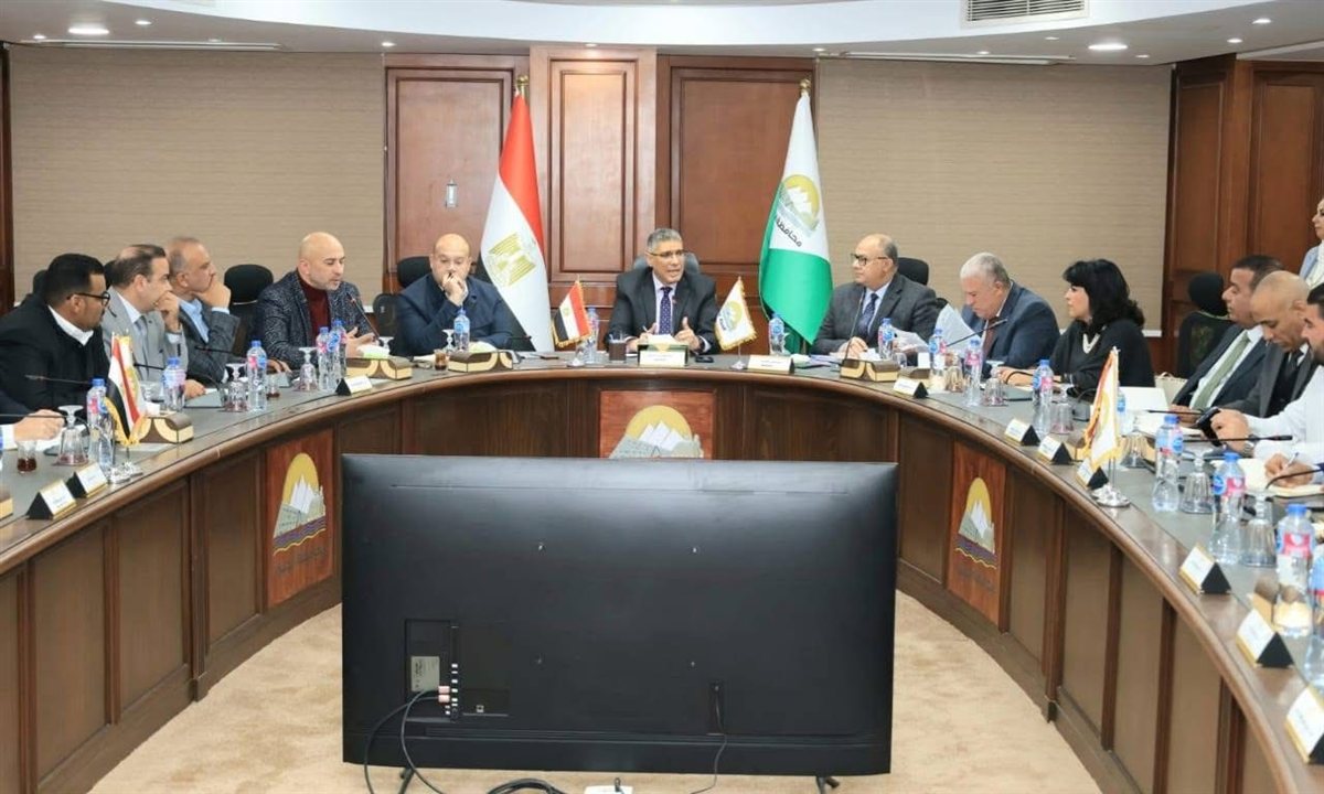 لقاء تنسيقي بين محافظ الجيزة وأعضاء البرلمان