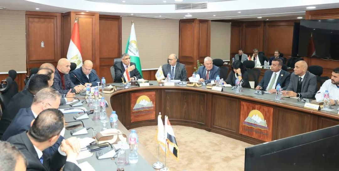 محافظ الجيزة يعقد لقاءً موسعًا مع نواب وشيوخ دوائر شمال الجيزة