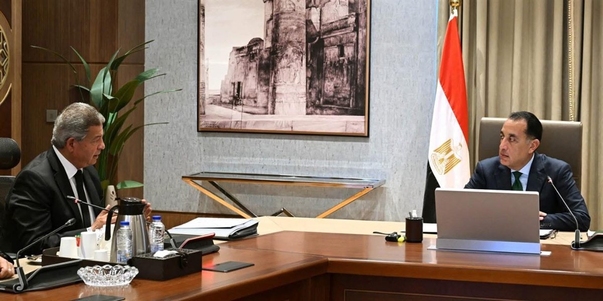 رئيس الوزراء يتسلم التقرير النهائي لتطوير الإعلام