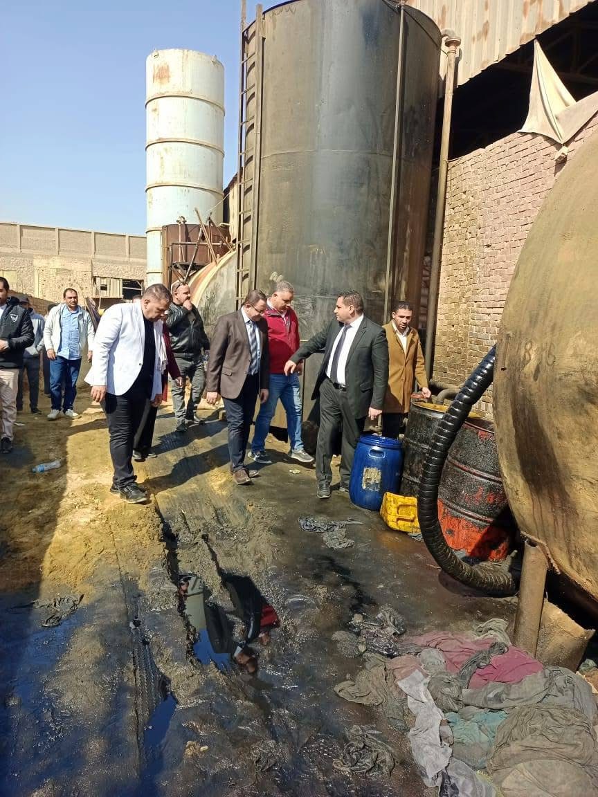 الجيزة تضبط منشآت غير مرخّصة لغش زيوت السيارات