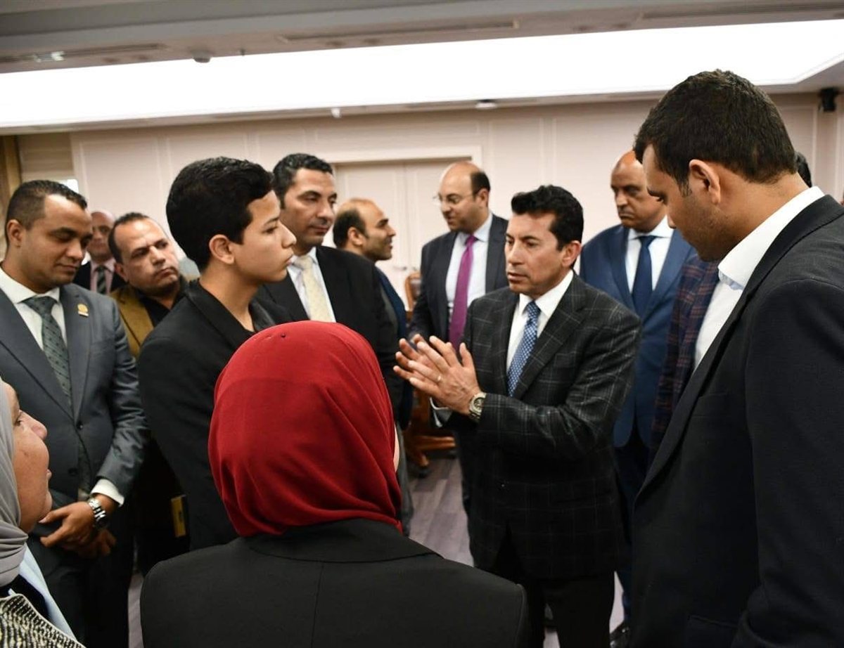 وزير الشباب والرياضة يلتقي نوابًا بالبرلمان من خريجي برامج محاكاة البرلمان