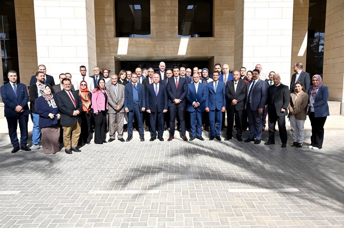 وزير الصناعة يؤكد المضي قدماً في ملفات التنمية الصناعية