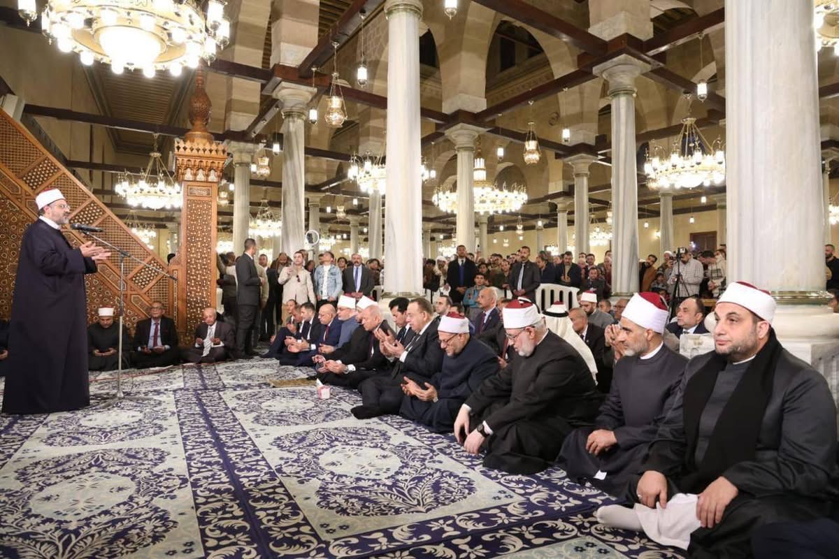 الاحتفال الرسمي بليلة النصف من شعبان بمسجد الإمام الحسين