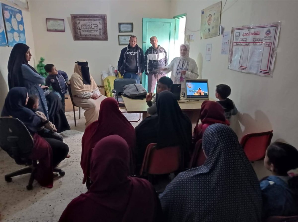 الصحة تُطلق قافلة طبية بقرية الأربعين في فارسكور