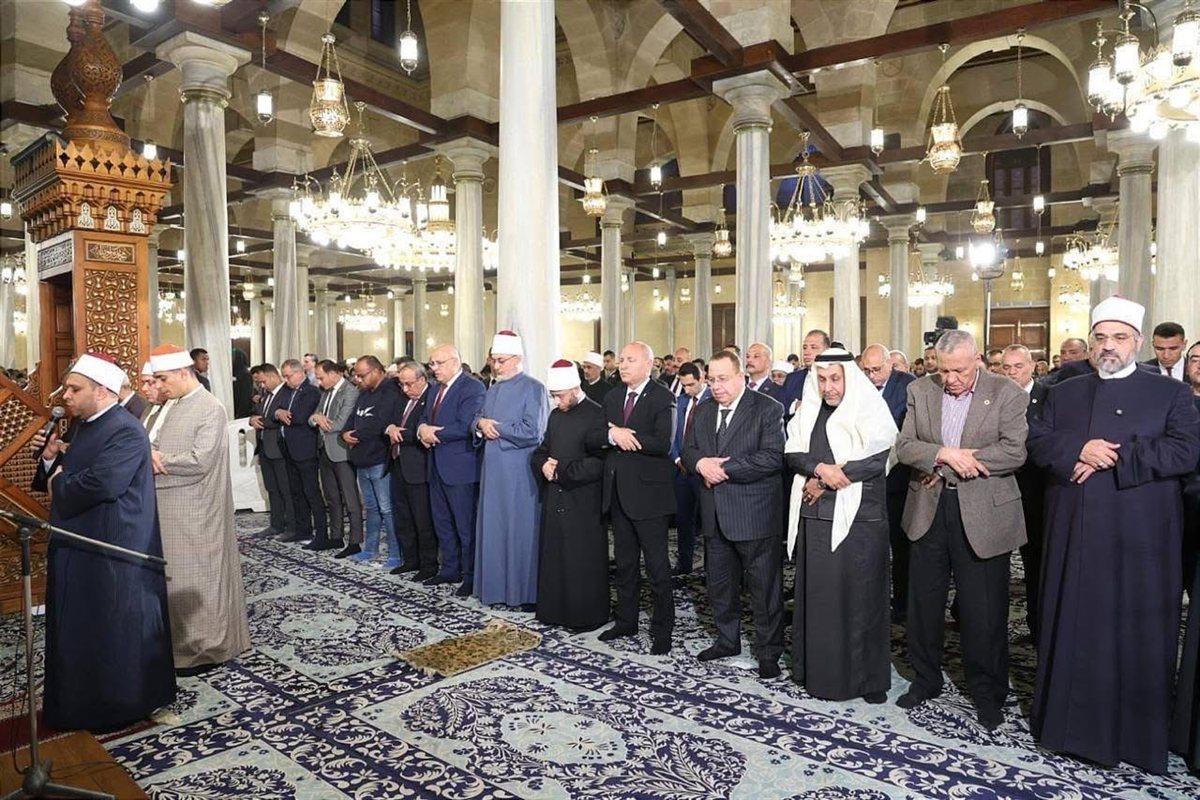 الاحتفال بليلة النصف من شعبان بمسجد الإمام الحسين