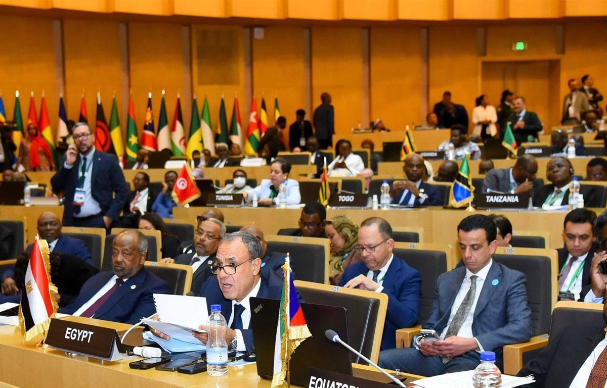 قمة أفريقيا تراجع السلم وتواجه التدخلات الخارج