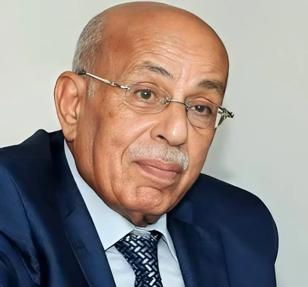 وفاة مفيد شهاب رئيس جامعة القاهرة الأسبق