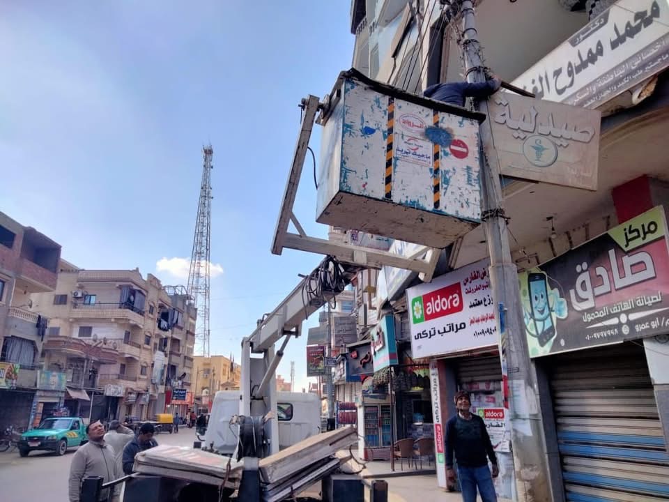 حملة كفرالشيخ تزيل 56 إعلانًا غير مرخص