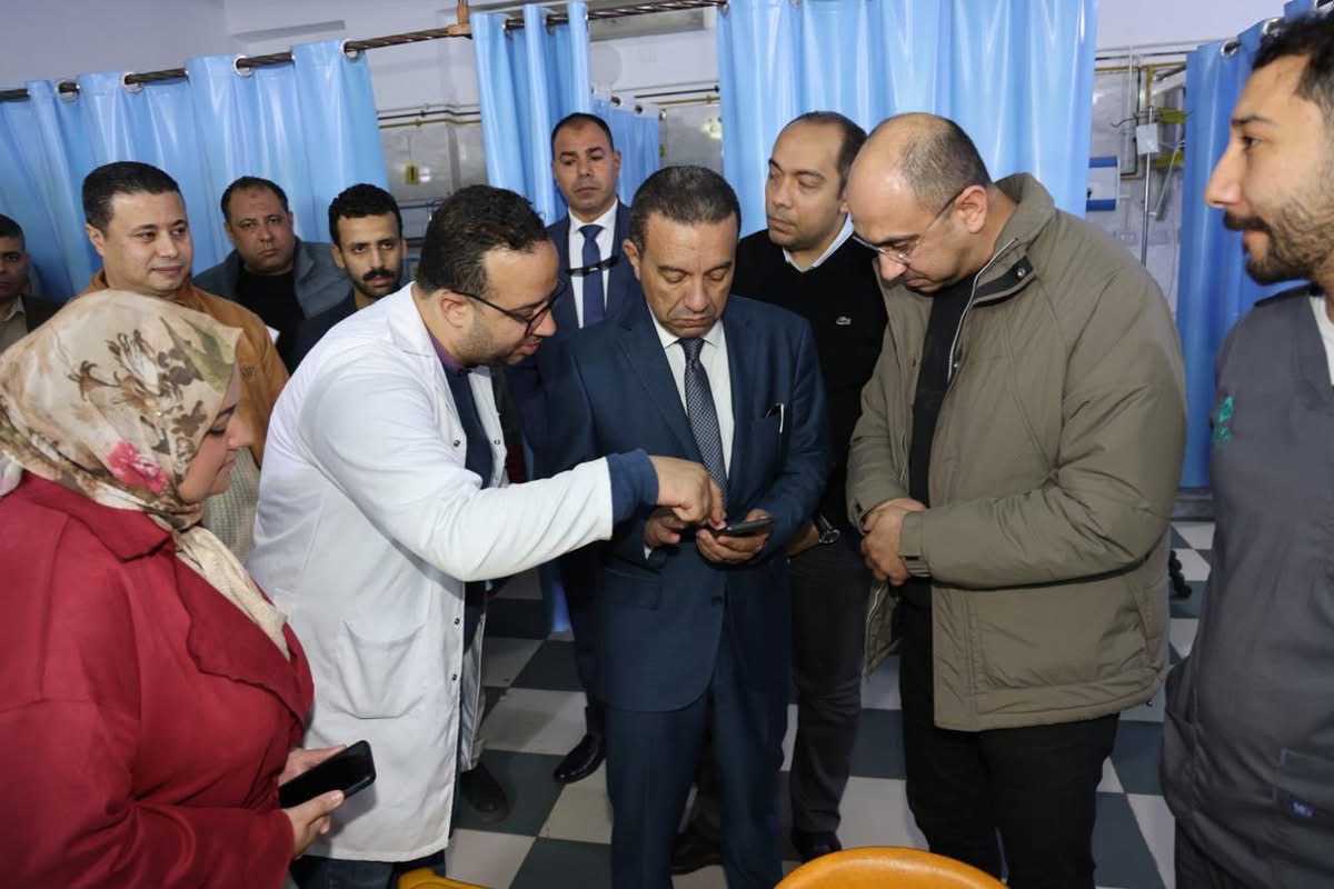 جولة مفاجئة لمحافظ المنوفية داخل مستشفى تلا العام