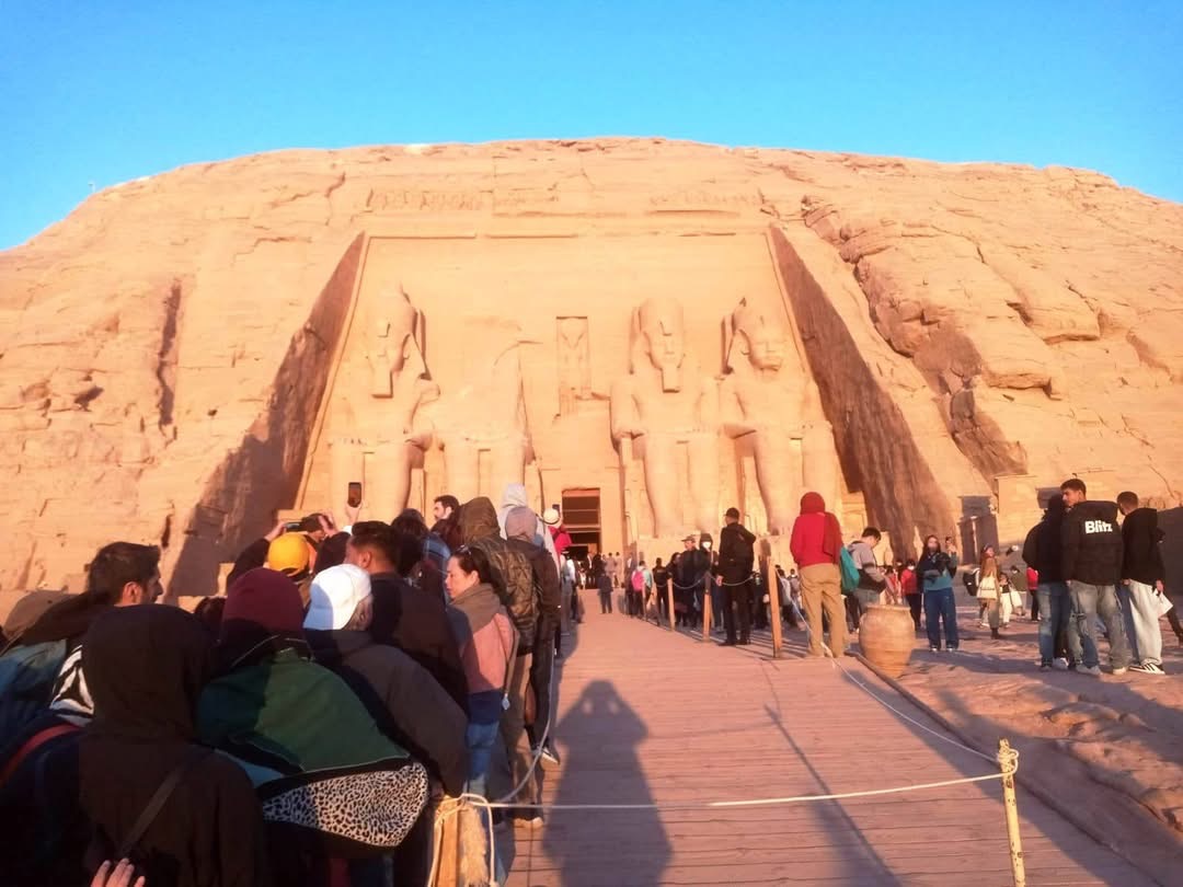 أسوان تستقبل 2000 زائر لظاهرة التعامد