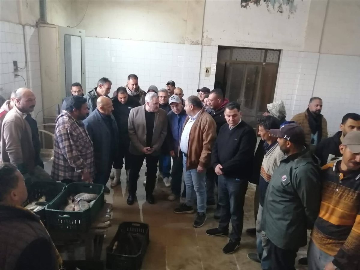 اللواء الحسين فرحات يتفقد المجمع السمكي بالمنزلة
