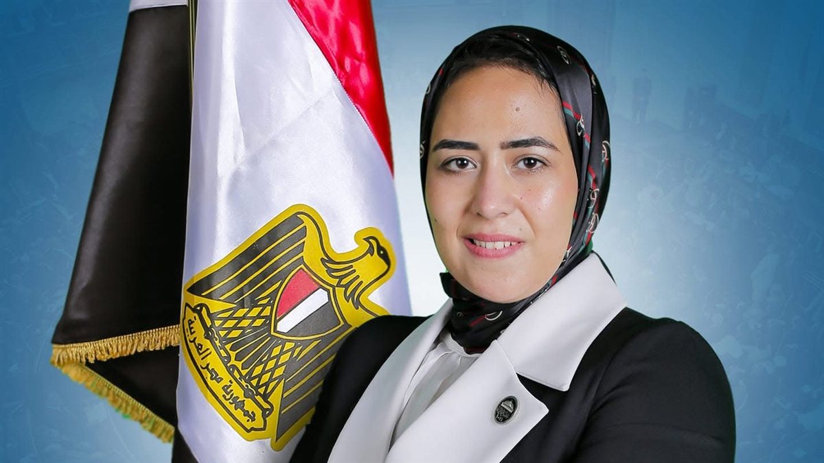     سارة النحاس تطالب بخطة لتعيين أوائل الأزهر