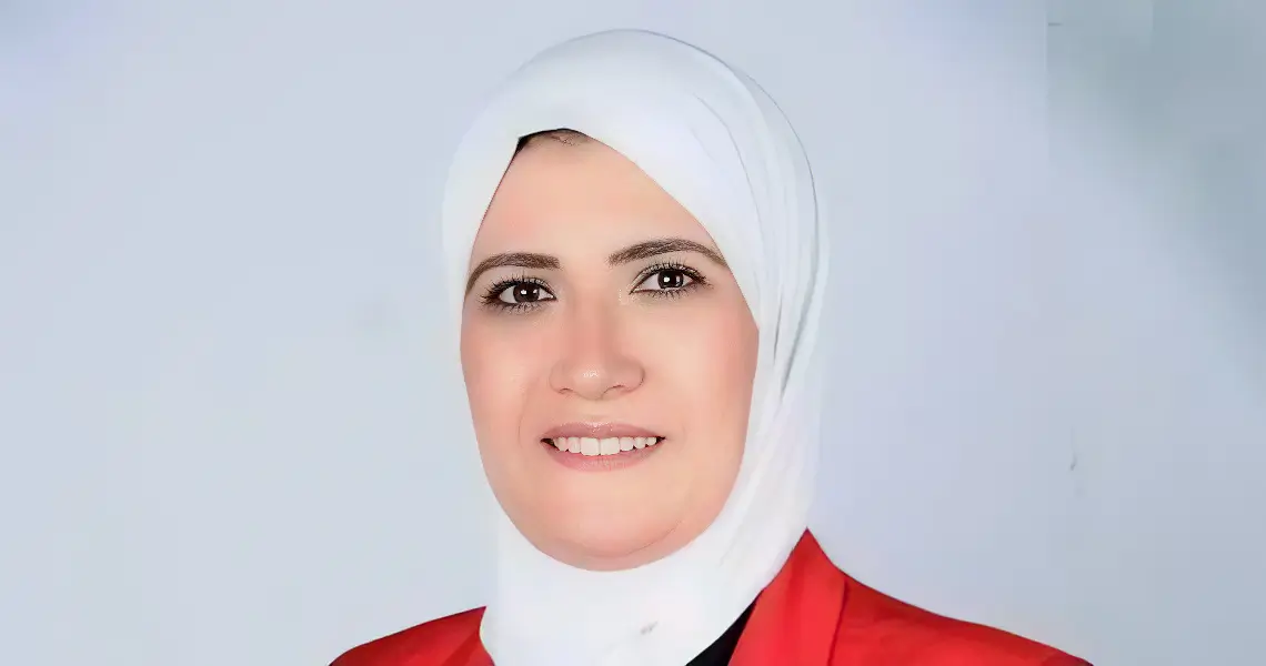 مروة هاشم تطالب بزيادة المعاشات وربطها بالأجور