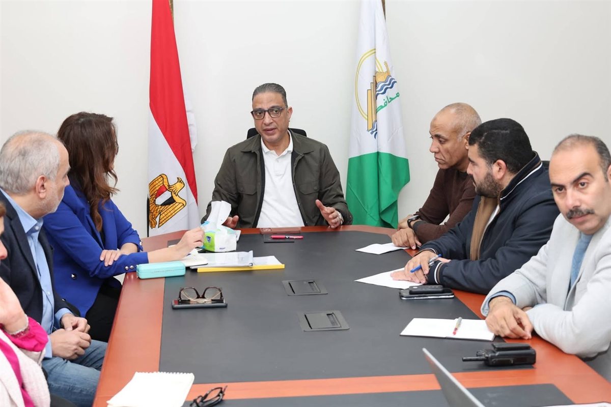 اجتماع محافظ الجيزة مع استشاري مشروع تطوير محيط الأهرامات