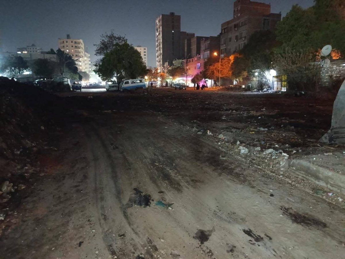 إزالة تراكمات المخلفات من منطقة أرض أبو عبيدة بجنوب الجيزة