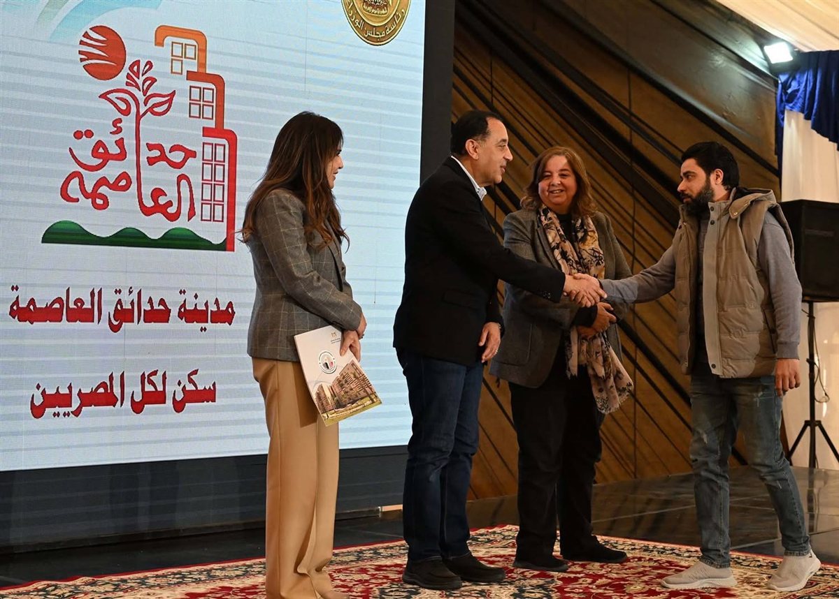 رئيس الوزراء يسلم عقود وحدات «سكن لكل المصريين»
