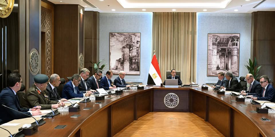 لجنة الأزمات تناقش تداعيات الحرب على الاقتصاد المصري
