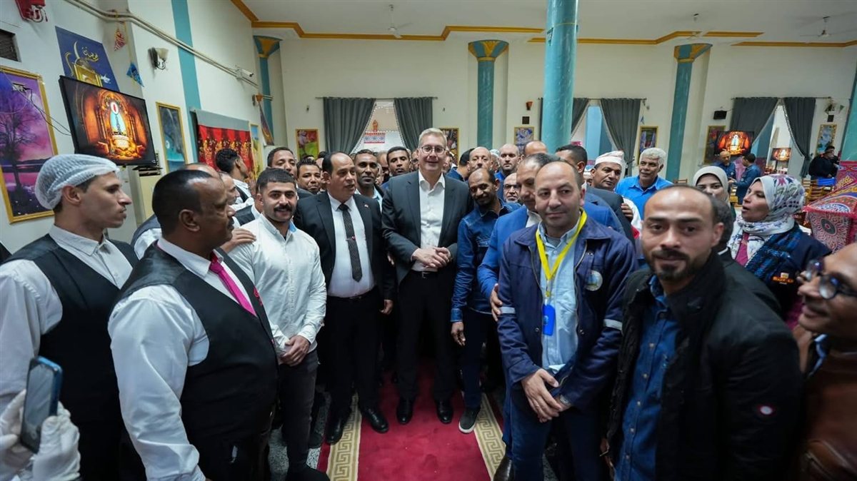 المهندس كريم بدوي وزير البترول يشارك العاملين إفطار رمضان