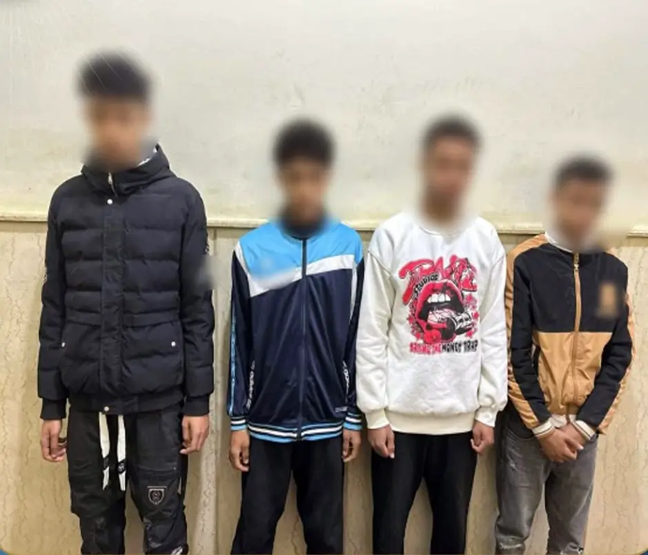 الطلاب الأربعة الذين تركوا كلب السويس أمام العيادة البيطرية