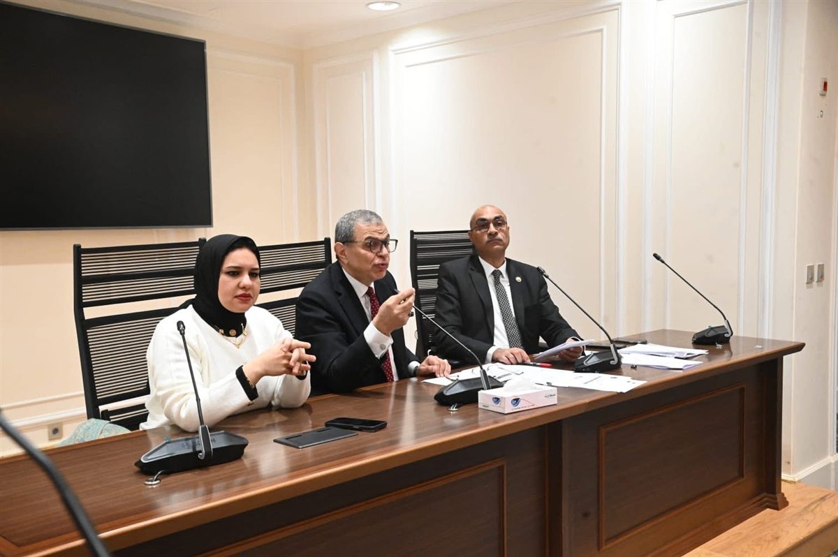 القوى العاملة تبحث شكاوى الموظفين المتضررين من قانون 73