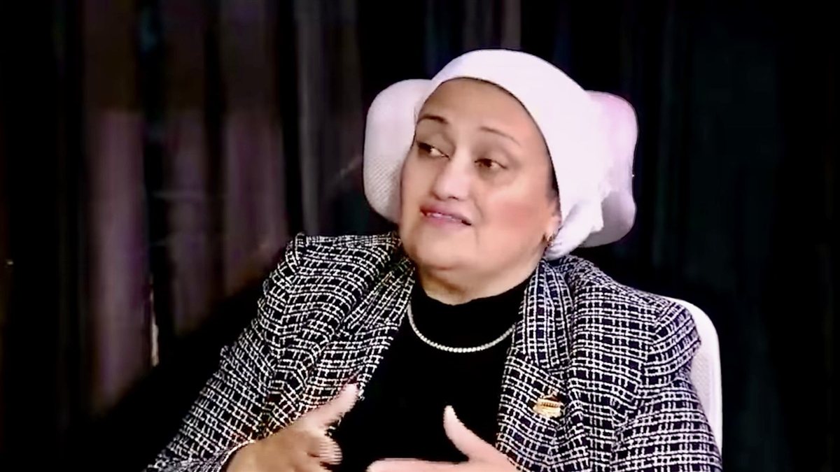 سناء السعيد تطالب برصف طريق مصنع الرمان بأسيوط 