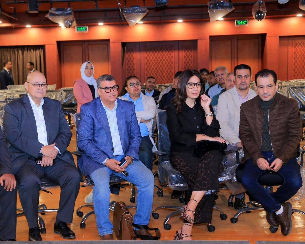 وزيرة الثقافة تتفقد مسرح مصر قبل الافتتاح التجريبي