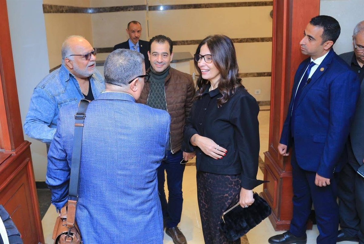 وزيرة الثقافة في مسرح مصر بوسط القاهرة
