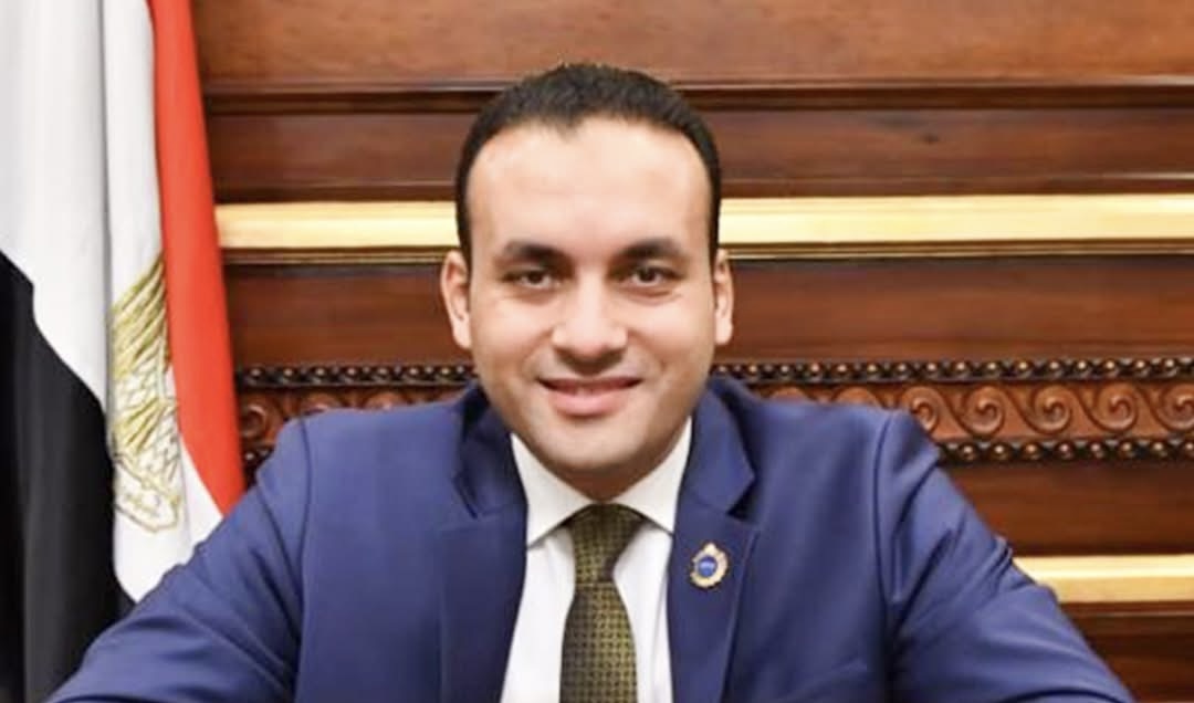 عمرو السعيد فهمي يطمئن الأهالي بقرب مستشفى بشبيش