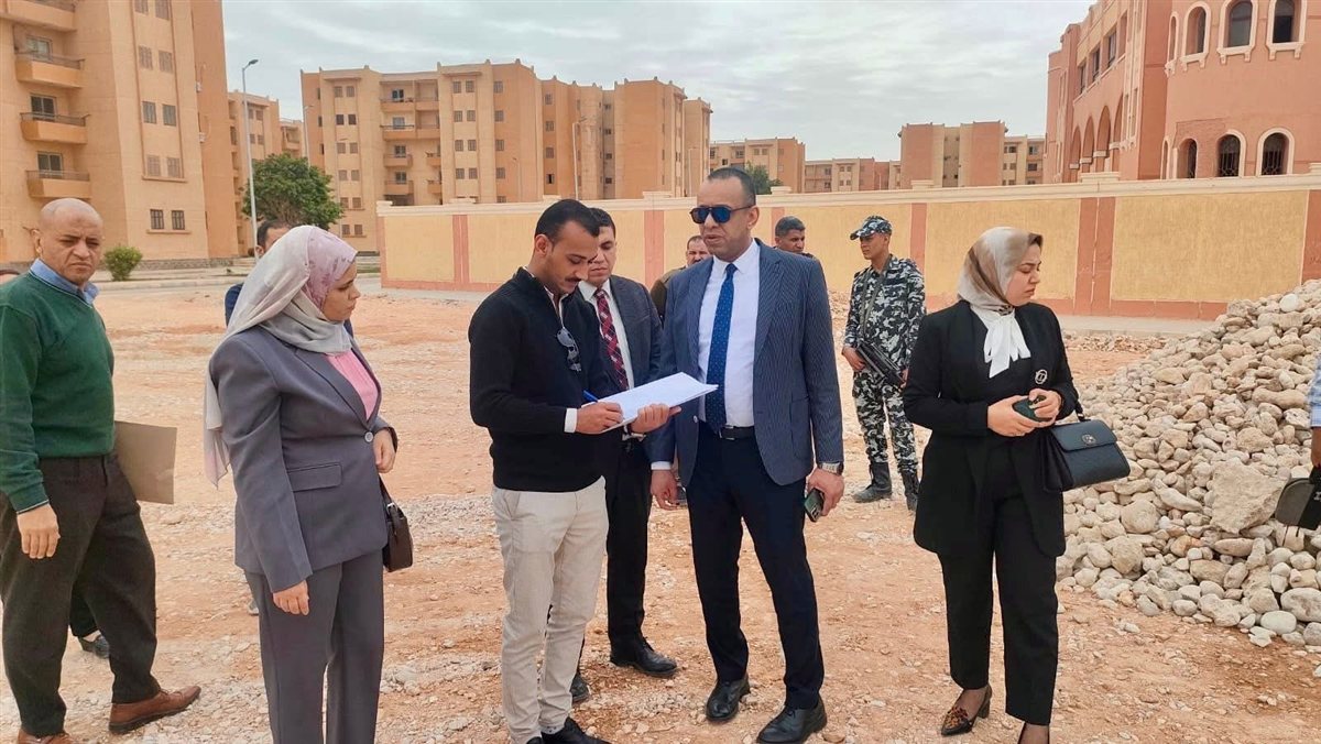 النيابة الإدارية تعاين موقع مصرع طفل بأسيوط الجديدة
