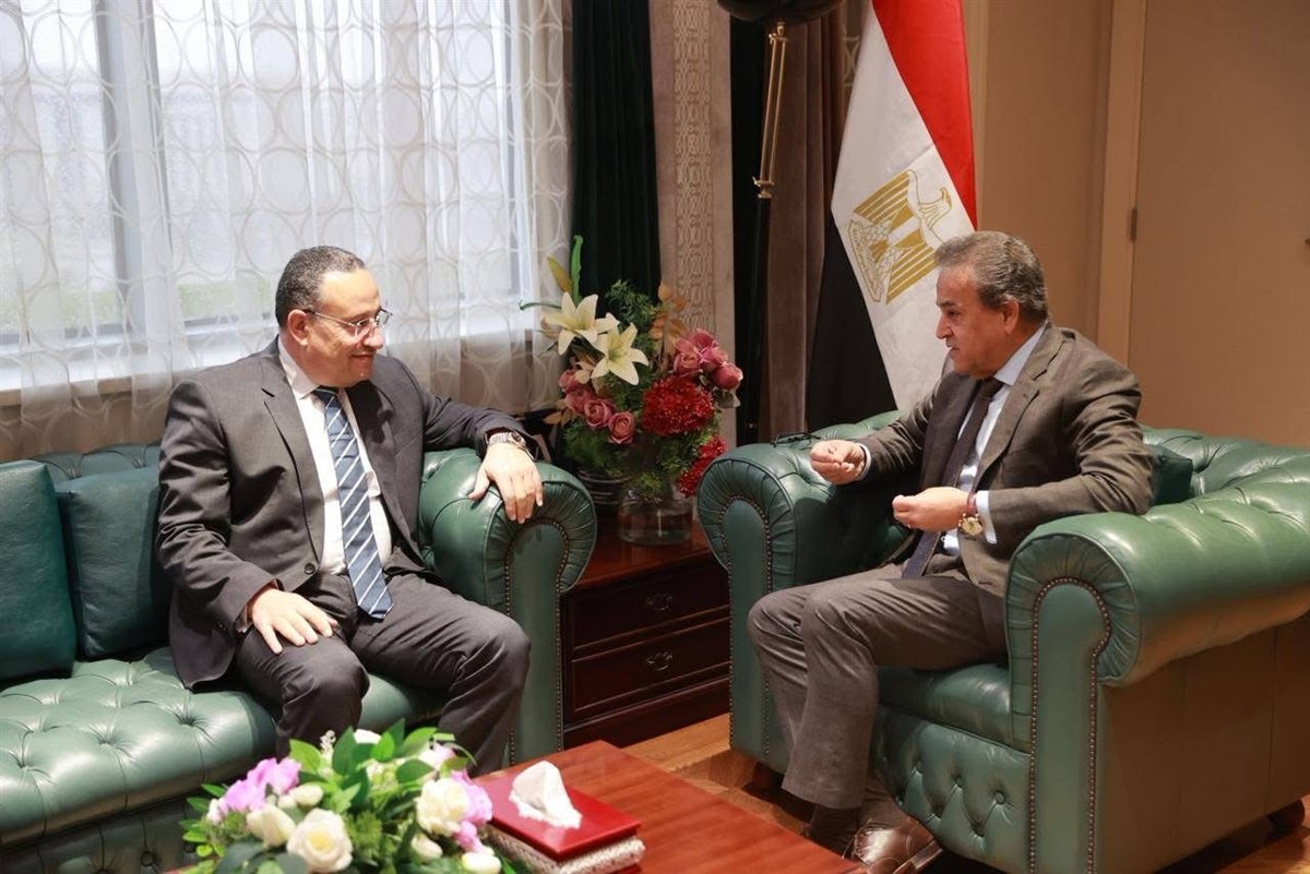 الصحة والتعليم العالي يبحثان تدريب الكوادر الطبية بمصر