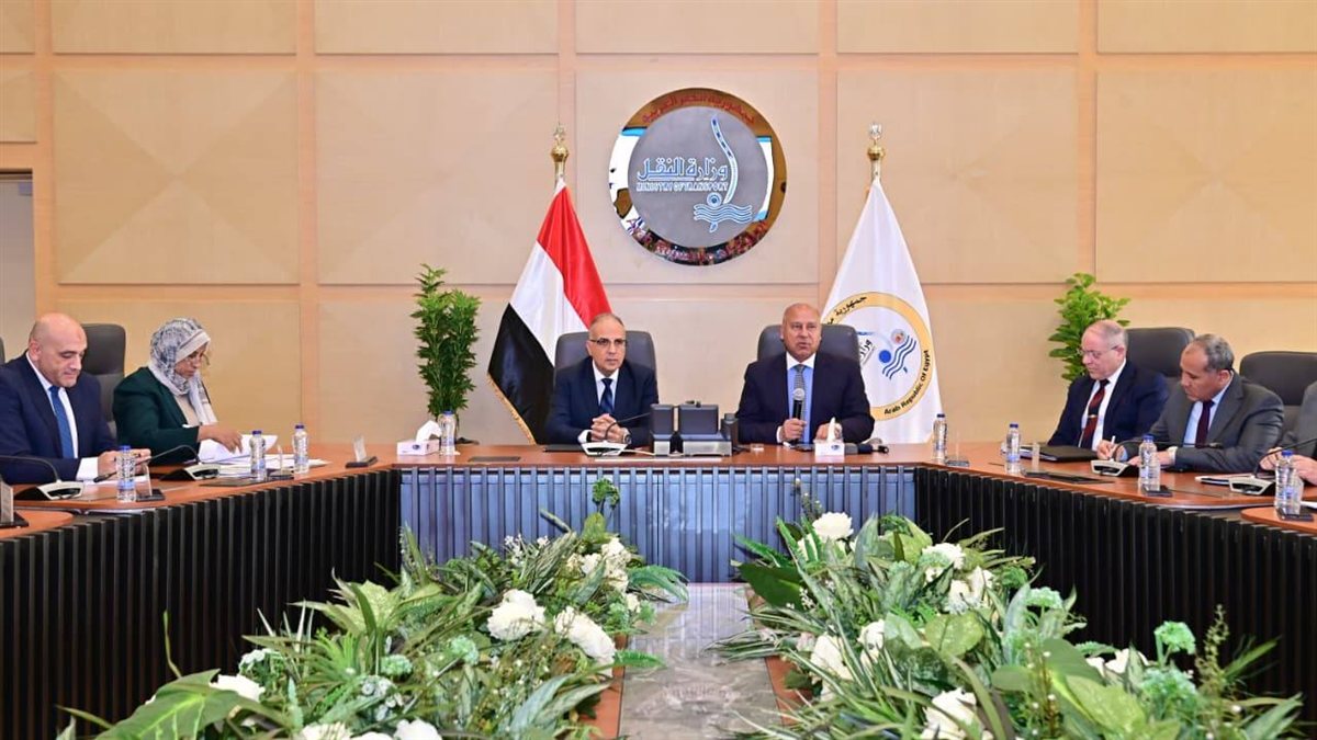 كامل الوزير وهاني سويلم يوجهان بسرعة إنهاء تعويضات نزع الملكية لمشروعات النقل