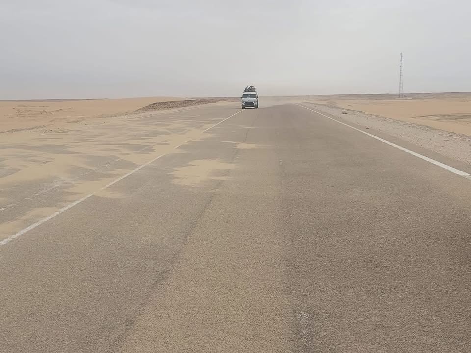 محافظ أسيوط يعلن عودة الحركة على طريق ديروط – الفرافرة