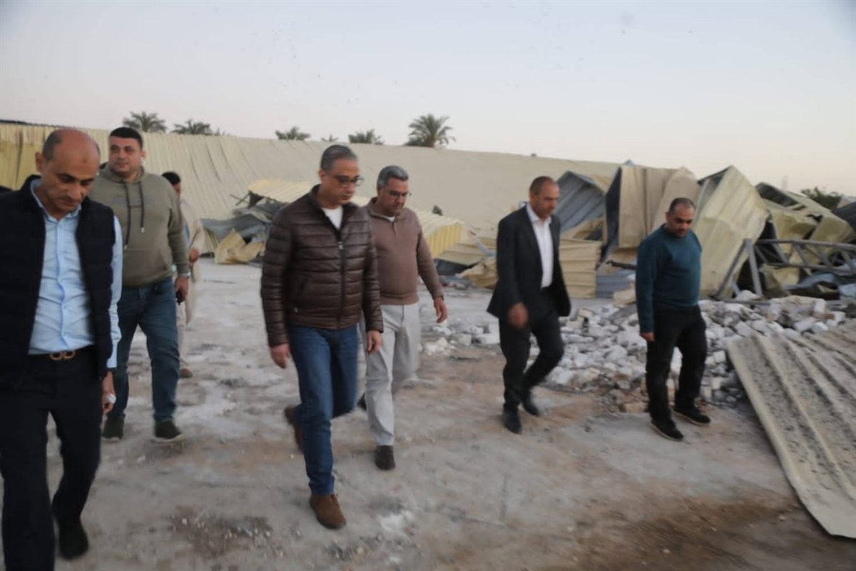 محافظ الجيزة يتفقد موقع الإزالة بأبو النمرس