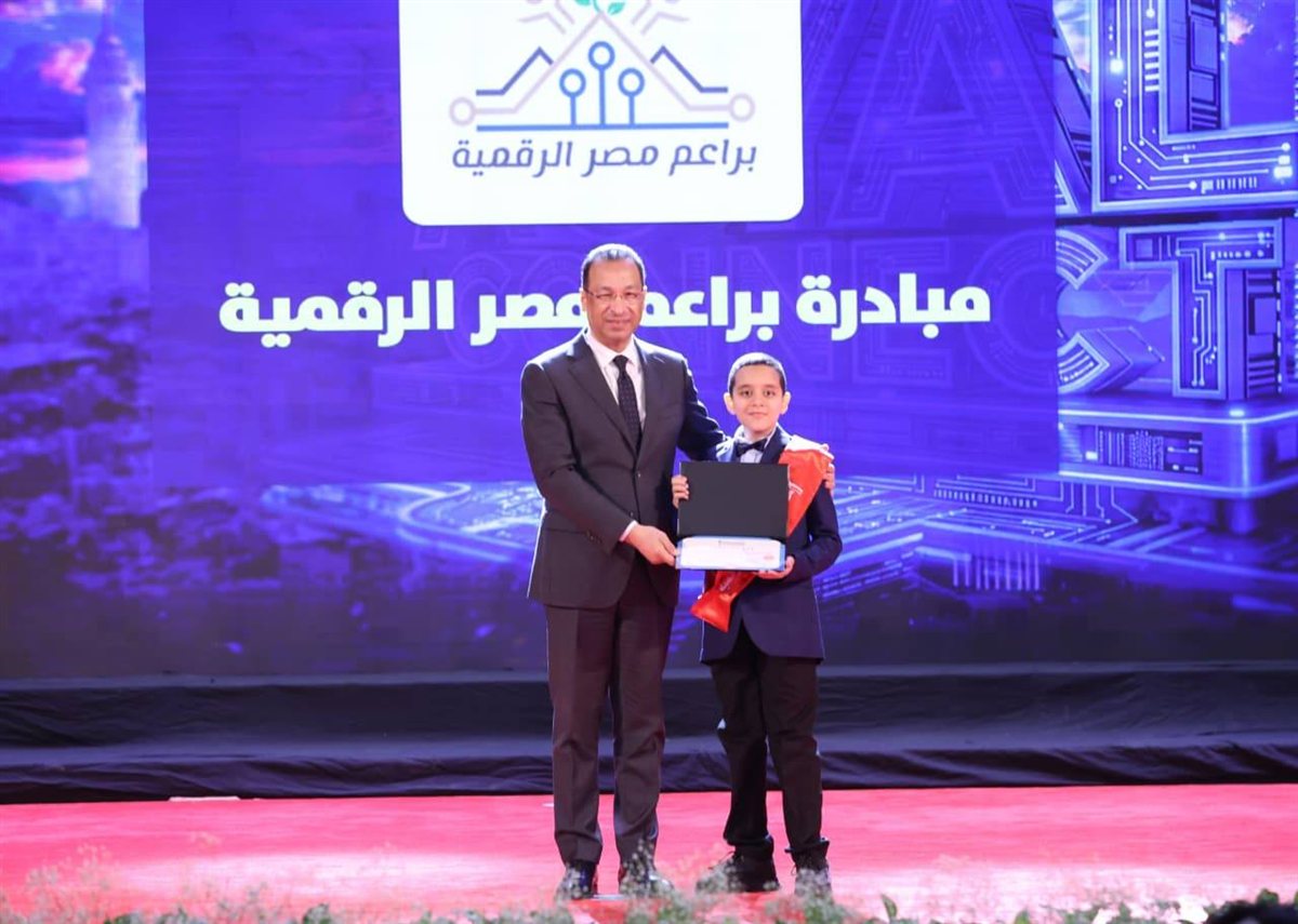 وزارة الاتصالات تحتفل بتخريج دفعات جديدة من أجيال مصر الرقمية في جامعة القاهرة