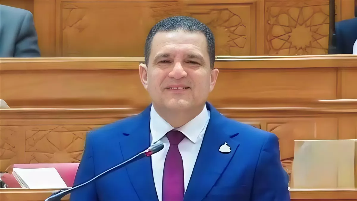 أمير الجزار يطالب بتوضيح إقامة مرضى الباطنة