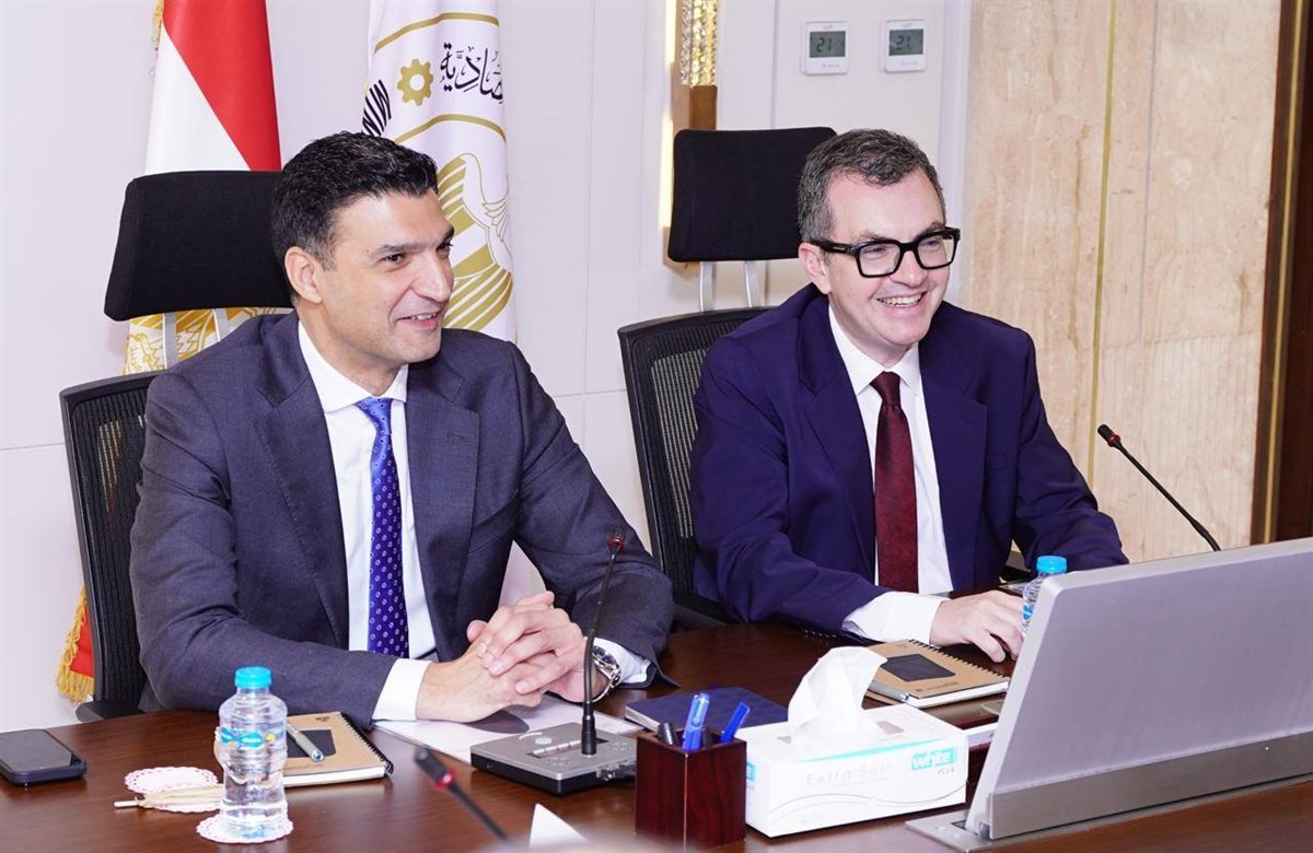 وزيرا التخطيط والصناعة يبحثان تسريع ترفيق المناطق الصناعية بمشاركة القطاع الخاص