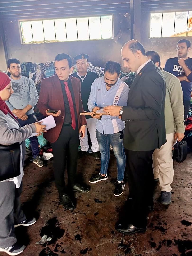 النيابة تعاين حريق مصنع بالمحلة وترصد مخالفة ترخيص
