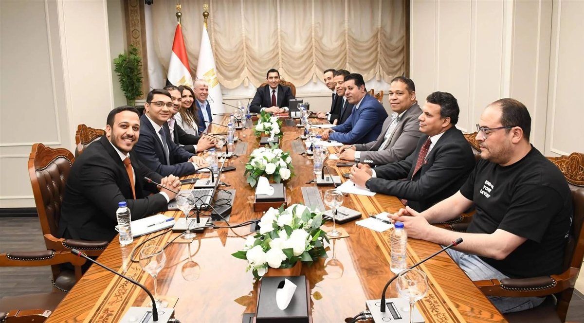 وزير الشباب والرياضة يتابع مستجدات دوري مراكز الشباب