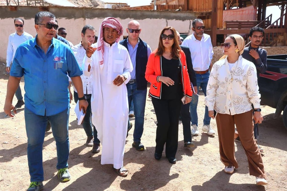 جولة لوزيرة التنمية المحلية بالبلو هول في دهب لتطوير الخدمات السياحية