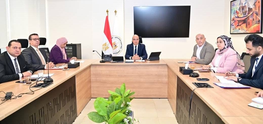وزير الري يتابع التحول الرقمي بهيئة المساحة