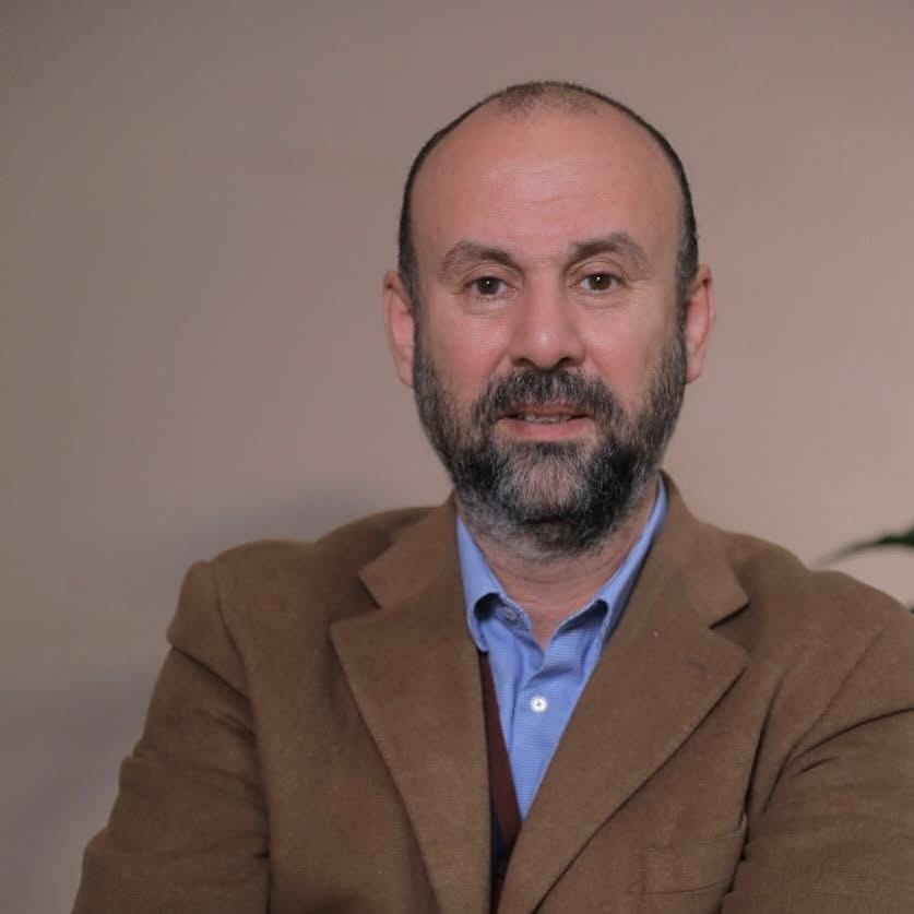 باسم كامل يطالب بتعديل عقوبة تحليل المخدرات