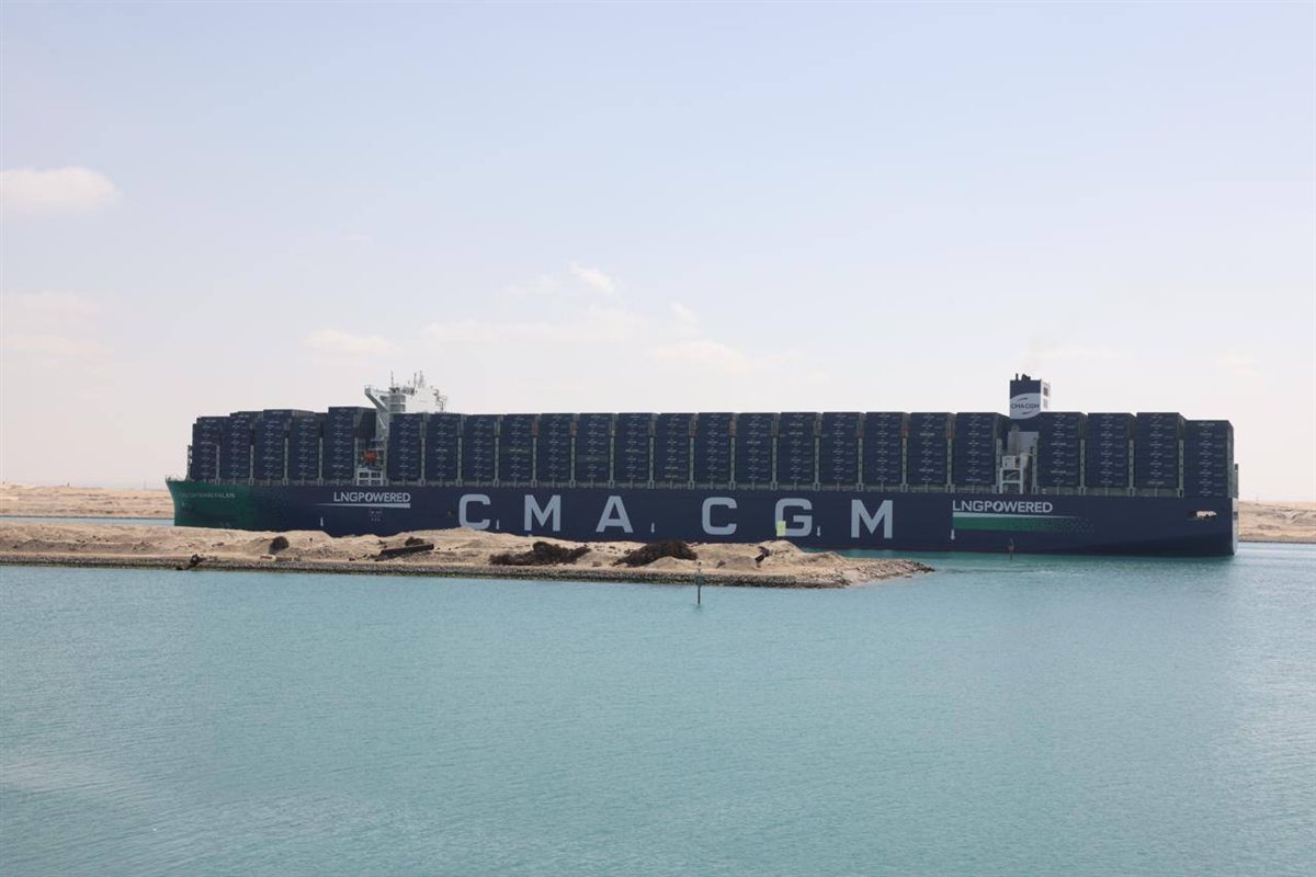 قناة السويس تشهد عبور سفينة CMA CGM GRAND PALAIS