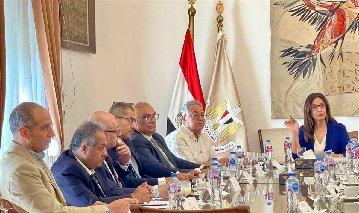 وزيرة الثقافة تطرح خطة لتحديث سياسات النشر وتوسيع توزيع الكتاب
