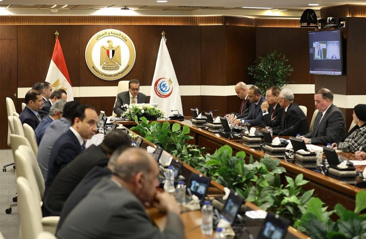 الدكتور خالد عبدالغفار يتابع منظومة التأمين الصحي الشامل