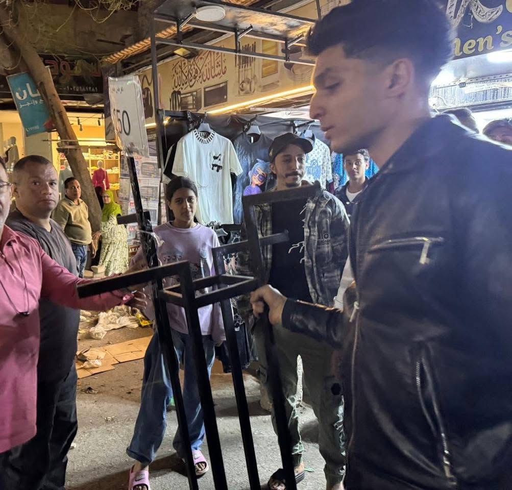 حملات بالعمرانية لإزالة الإشغالات وتشميع المقاهي المخالفة